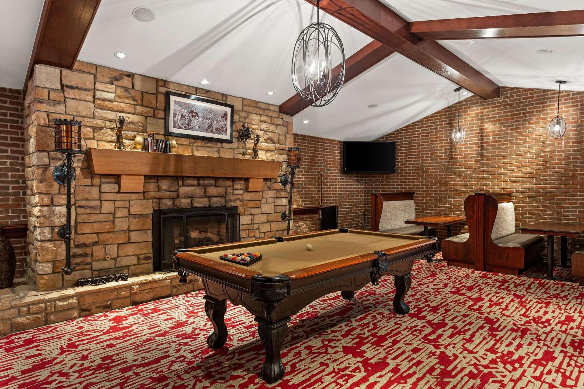 The Clover Hotel, Ascend Hotel Collection South Bend Bagian luar foto