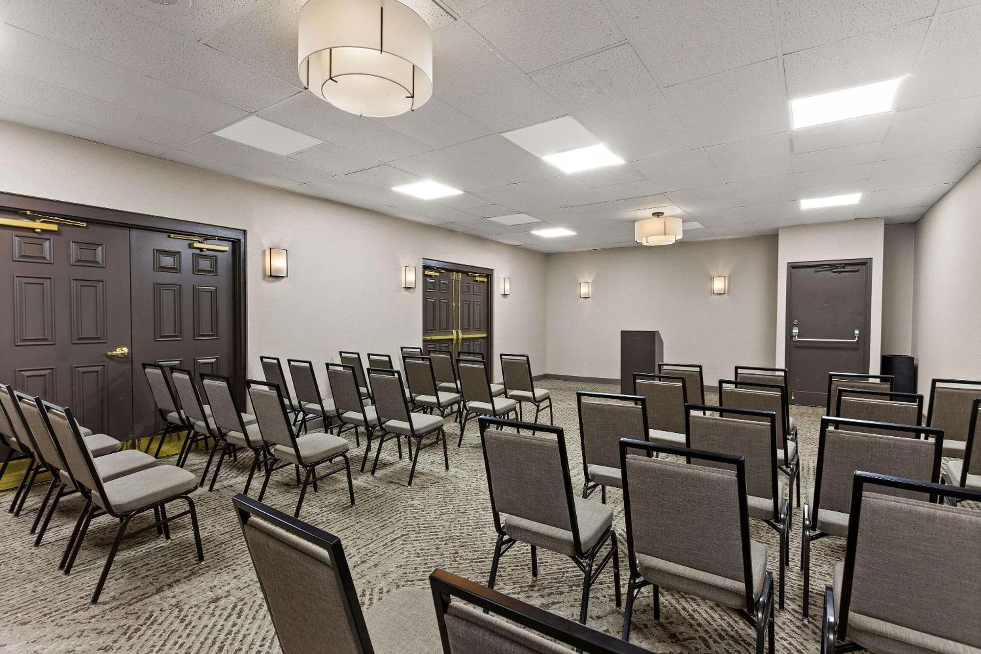 The Clover Hotel, Ascend Hotel Collection South Bend Bagian luar foto