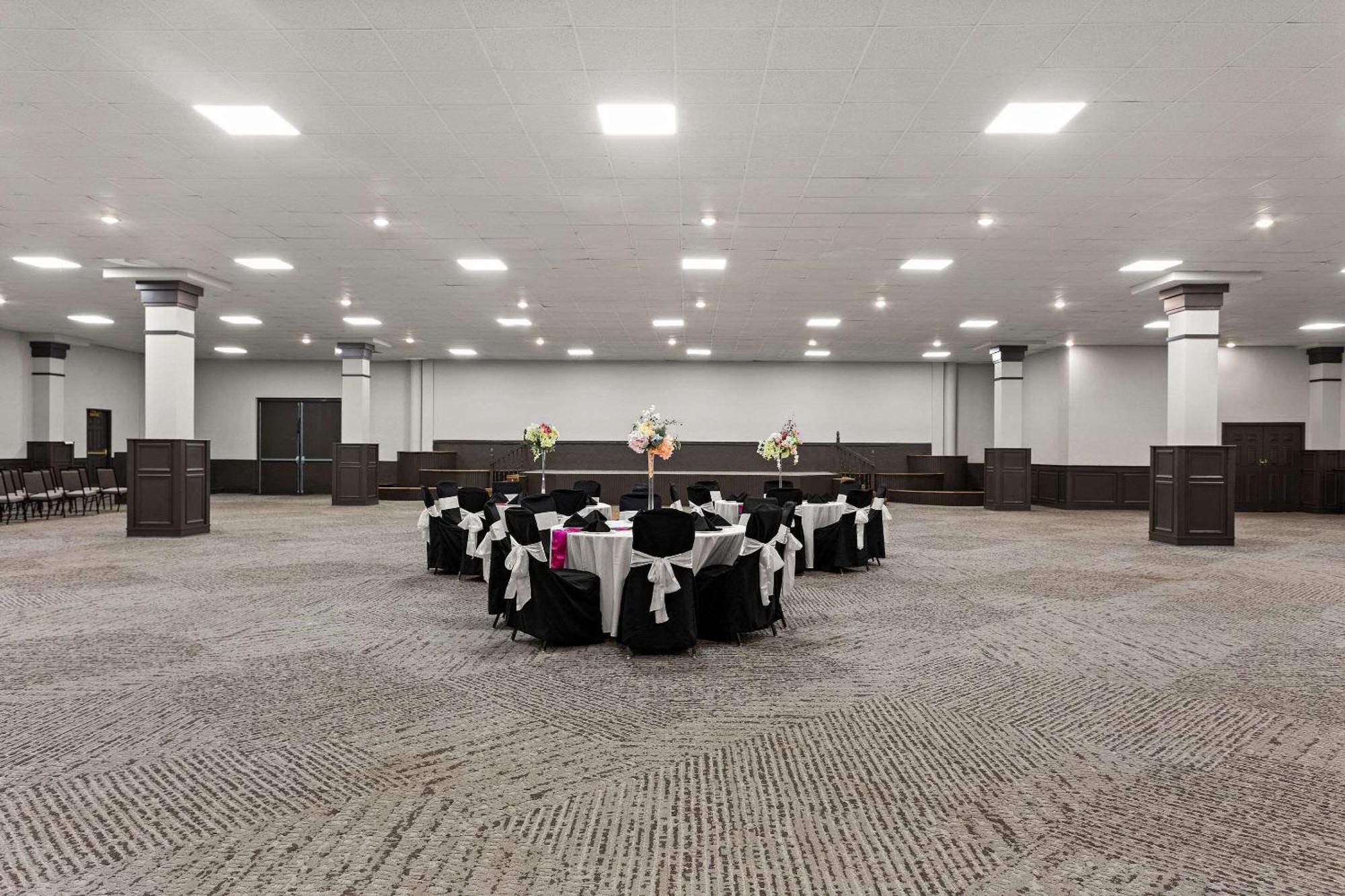 The Clover Hotel, Ascend Hotel Collection South Bend Bagian luar foto