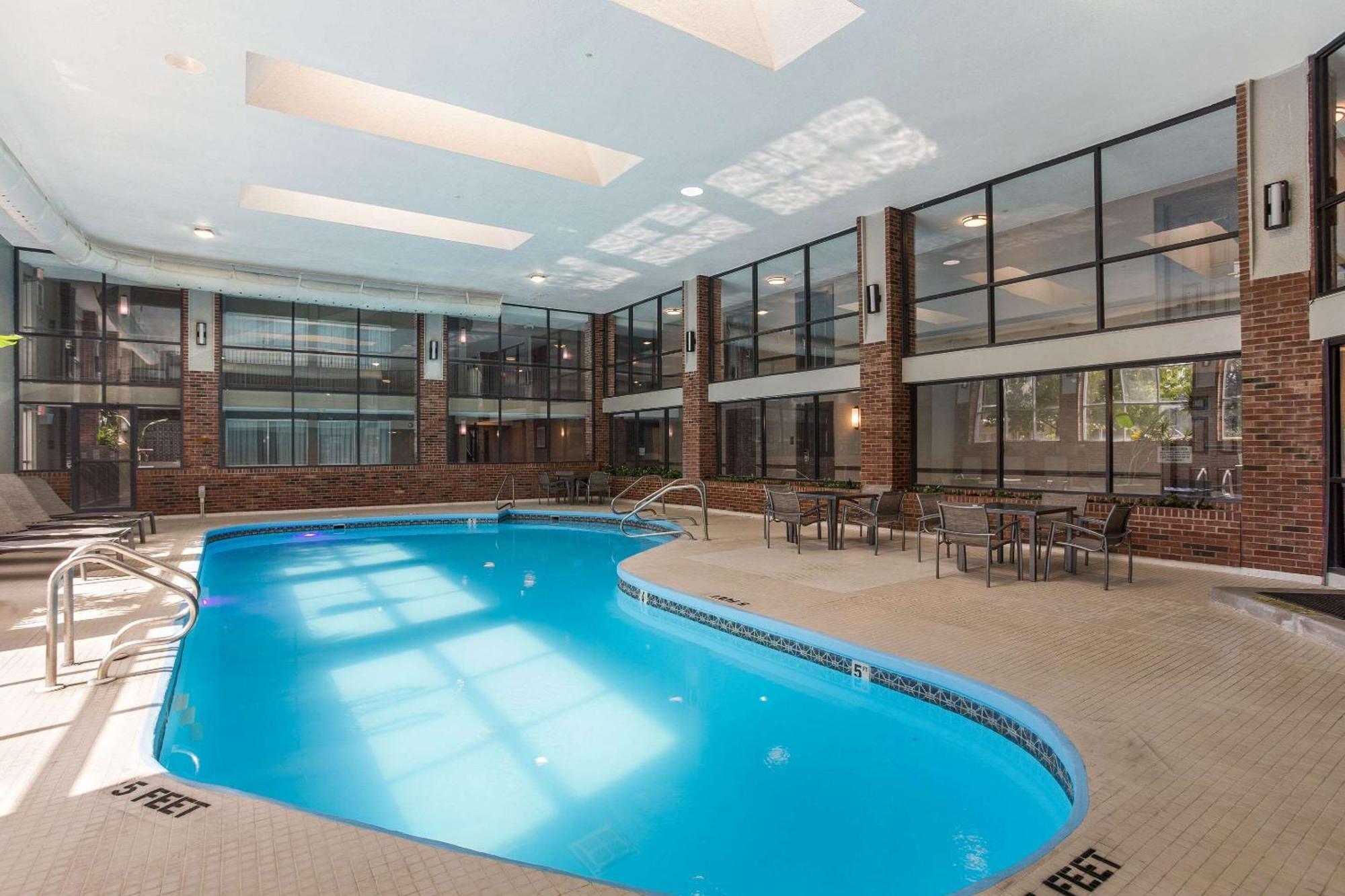 The Clover Hotel, Ascend Hotel Collection South Bend Bagian luar foto