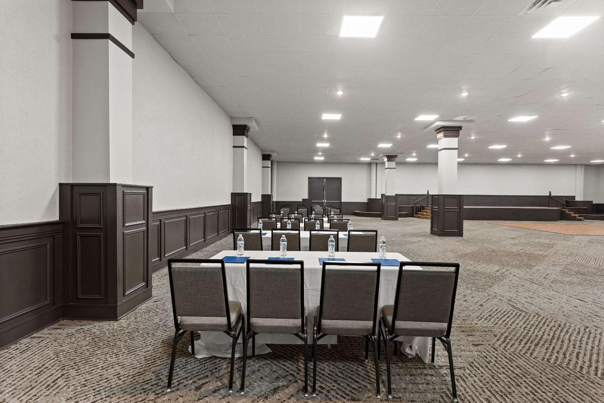 The Clover Hotel, Ascend Hotel Collection South Bend Bagian luar foto